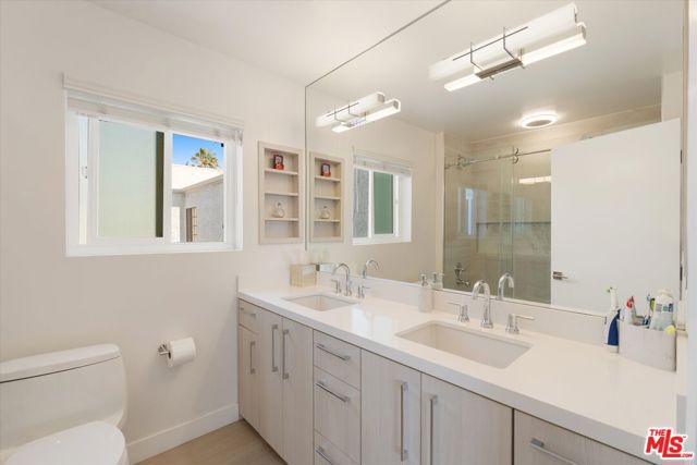737 Pier Avenue, Santa Monica CA: https://media.crmls.org/mediaz/6c565a8c-7585-489d-aae1-22594e4c7ec5.jpg