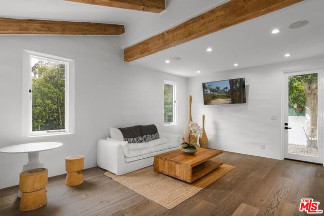 27405 Pacific Coast Highway, Malibu CA: https://media.crmls.org/mediaz/6c56646d-7489-4ef9-b0eb-1aacfae0bbd5.jpg
