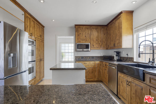 2735 Beth Place, Simi Valley CA: https://media.crmls.org/mediaz/6c567a31-cba1-4d23-8f41-bc603f8223cb.jpg