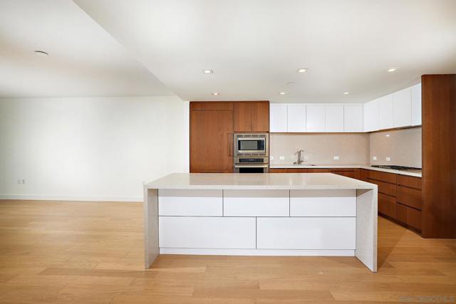 1388 Kettner Blvd, San Diego CA: https://media.crmls.org/mediaz/6c56a0ad-b444-4185-a0cb-d43a7bffefa9.jpg