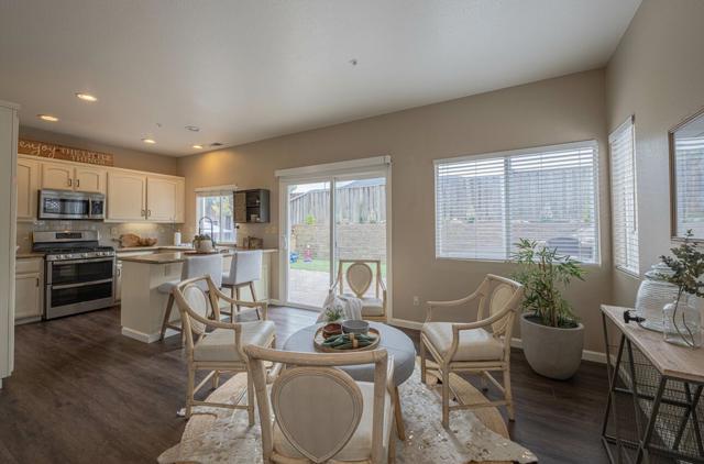 18106 Stonehaven, Salinas CA: https://media.crmls.org/mediaz/6c5753ef-df49-407c-8f1a-7c11116b3e88.jpg