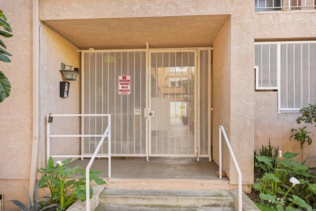 Detail Gallery Image 32 of 38 For 521 Arbor Dr #105,  San Diego,  CA 92103 - 2 Beds | 2/1 Baths