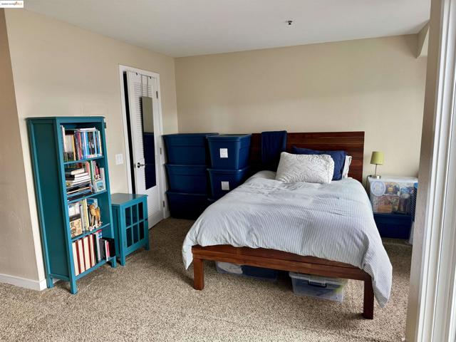 6400 Christie Ave, Emeryville CA: https://media.crmls.org/mediaz/6c579e4b-9a24-446e-9e9e-8bddc043bb2c.jpg