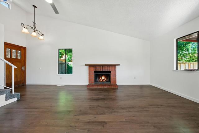 2524 Brazil Ct, Antioch CA: https://media.crmls.org/mediaz/6c579fd8-3329-49be-a5ee-a21a363f6a0b.jpg