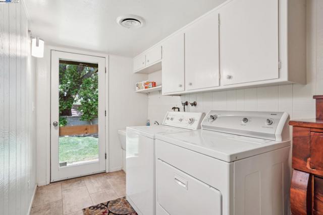 419 Burkhard Rd, Patterson CA: https://media.crmls.org/mediaz/6c57b047-b2a6-482b-b9ad-f8e51fb69308.jpg