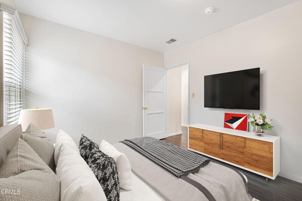 15233 Camarillo StreetSherman Oaks img 2