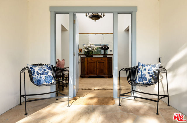608 Stone Meadow Lane, Santa Barbara CA: https://media.crmls.org/mediaz/6c584bf4-91c8-499f-85c7-63ce02bc07d5.jpg