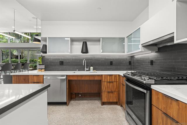 321 10th Ave, San Diego CA: https://media.crmls.org/mediaz/6c58c035-fcaf-4e07-8cc8-2c0bc9e6c1c2.jpg