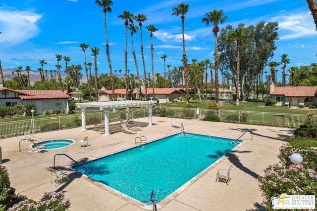 75190 Via Manzano, Palm Desert CA: https://media.crmls.org/mediaz/6c59321d-f4c3-4000-bb29-bdf1a246bdc7.jpg