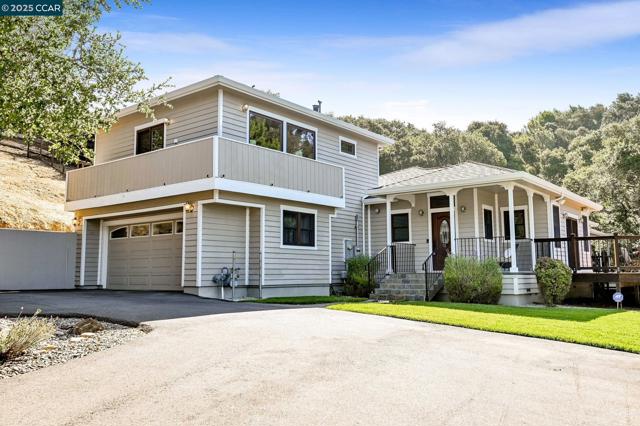 3981 Amyx Ct, Hayward CA: https://media.crmls.org/mediaz/6c598a45-09bb-432b-881d-bc247080ce04.jpg