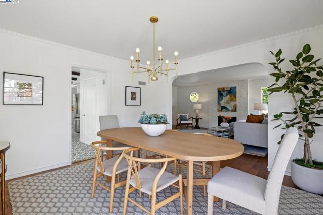 1630 Dayton Ave, Alameda CA: https://media.crmls.org/mediaz/6c59c3bd-49c4-48ee-92fd-2d04d080e3a7.jpg