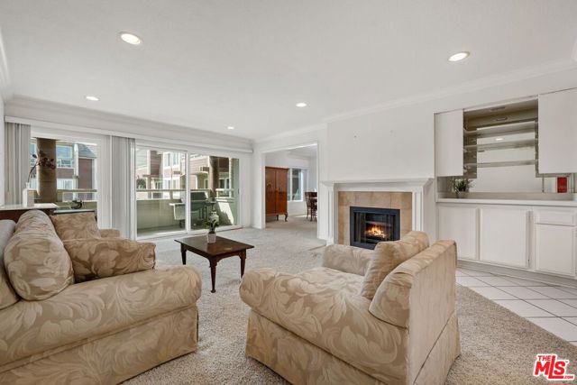 4200 Via Dolce, Marina del Rey CA: https://media.crmls.org/mediaz/6c59c9d0-4d50-4bd6-8fb4-148e608f56be.jpg