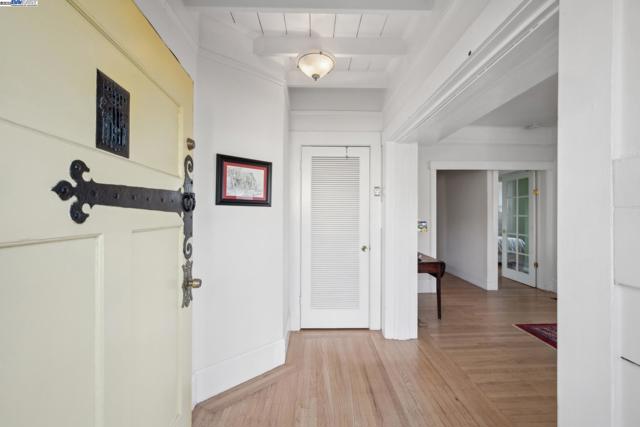 2000 CLINTON AVENUE, Alameda CA: https://media.crmls.org/mediaz/6c5a8d4f-ee1a-4101-b502-861f94c5ed3e.jpg