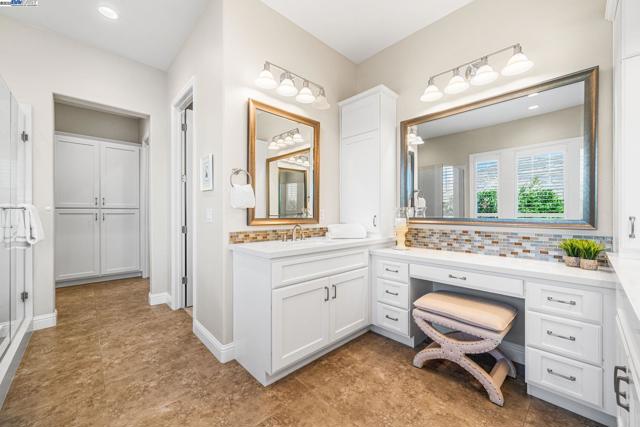 2135 Terra Bella Ct, Livermore CA: https://media.crmls.org/mediaz/6c5b4860-9b6b-4da7-9fd9-4c38431a884b.jpg