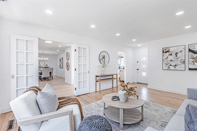 37972 Ballard Dr, Fremont CA: https://media.crmls.org/mediaz/6c5b9d9d-49ee-41ef-949e-d1e385f631ef.jpg
