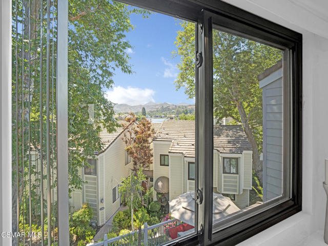 1206 S Westlake Boulevard, Westlake Village CA: https://media.crmls.org/mediaz/6c5be66f-fde8-402e-8e9e-6804828a3ef3.jpg