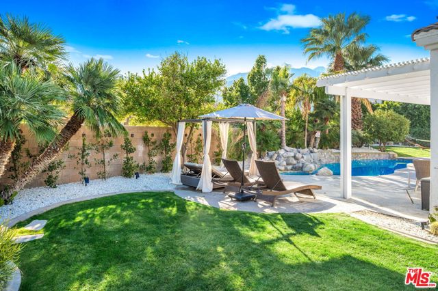 1083 E Circulo San Sorrento Road, Palm Springs CA: https://media.crmls.org/mediaz/6c5c04fc-8c81-4968-aa9b-34d6f9a7dae0.jpg
