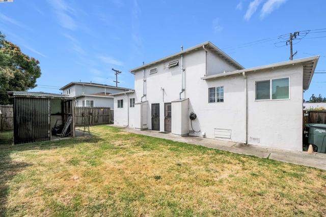 378 Park St, San Leandro CA: https://media.crmls.org/mediaz/6c5c4d43-b128-46f1-b386-e198e97b49d0.jpg