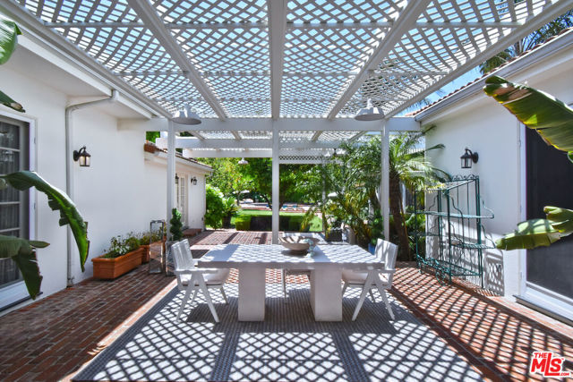 4177 KESTER Avenue, Sherman Oaks CA: https://media.crmls.org/mediaz/6c5d5db8-d69f-4df3-8ceb-279a6c282223.jpg