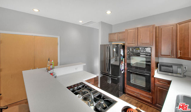 1821 S Sycamore Avenue, Los Angeles CA: https://media.crmls.org/mediaz/6c5d7358-0ef1-4dff-8de6-5994847ff88a.jpg