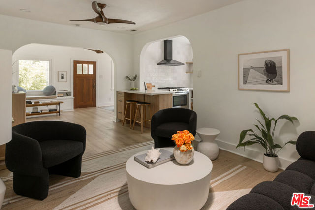 2236 Earl Court, Los Angeles CA: https://media.crmls.org/mediaz/6c5e1ea3-792f-4674-9686-a67166ebb158.jpg