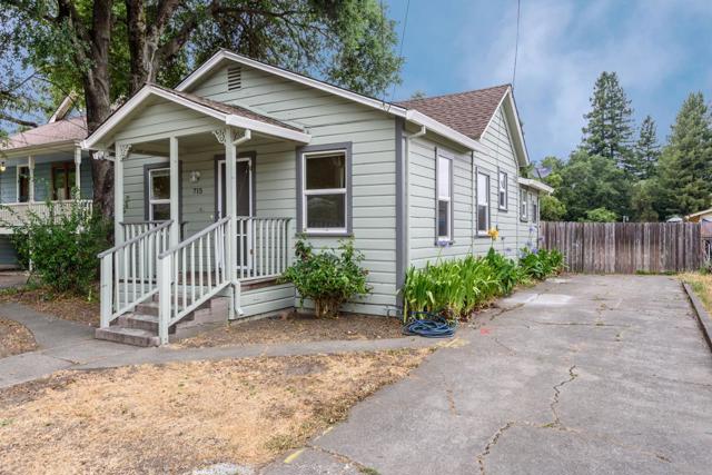 715 Tupper Street, Santa Rosa CA: https://media.crmls.org/mediaz/6c5e21c9-8307-41f7-938f-6dcfb111ebd1.jpg
