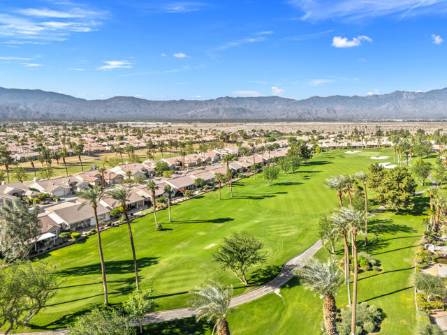 78310 Sunrise Mountain, Palm Desert CA: https://media.crmls.org/mediaz/6c5e7bf2-8faf-4d73-9183-cd8b1b76444b.jpg