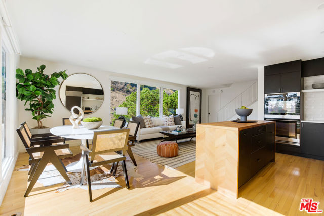 1311 Braeridge Drive, Beverly Hills CA: https://media.crmls.org/mediaz/6c5e99df-ea7b-4a22-babd-2c4c45801118.jpg