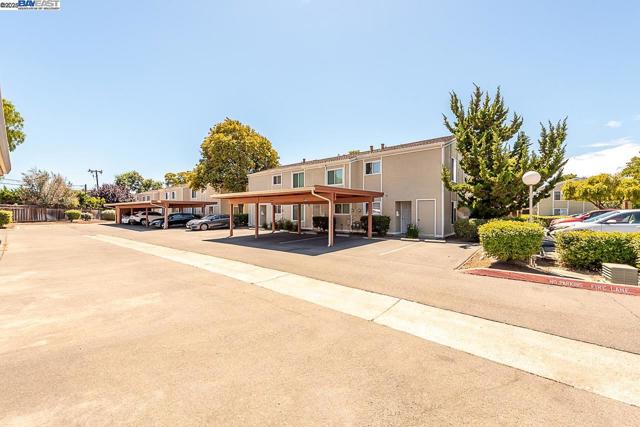 4562 Deerfield Ter, Fremont CA: https://media.crmls.org/mediaz/6c5ecf01-162a-444b-9386-b9db4fb3d5ac.jpg