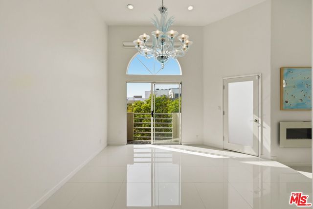 840 N Croft Avenue, Los Angeles CA: https://media.crmls.org/mediaz/6c5f080d-b82a-4737-b9cf-2bc0cace4da4.jpg