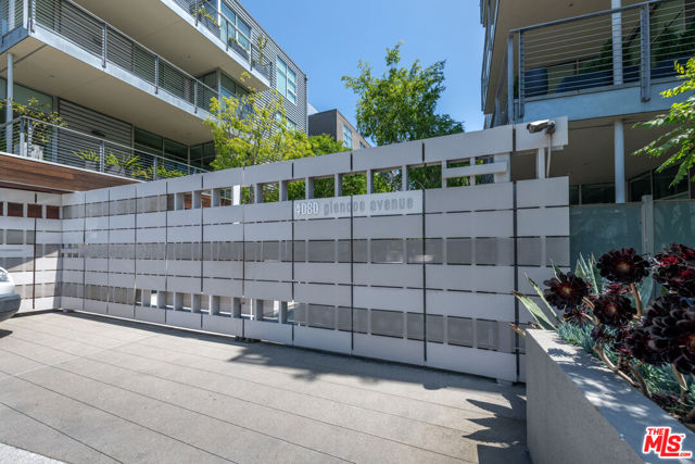 4080 Glencoe Avenue, Marina del Rey CA: https://media.crmls.org/mediaz/6c5f4ab6-9570-4529-89b6-051fbf4d9d30.jpg