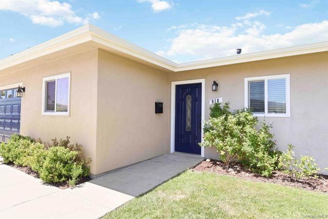 918 La Tierra Dr, San Marcos CA: https://media.crmls.org/mediaz/6c5fcc5a-b501-4600-973c-0da18190301c.jpg