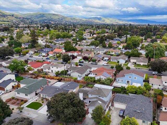 2828 Monte Cresta Way, San Jose CA: https://media.crmls.org/mediaz/6c60fefd-e946-47ff-8858-eb45f296a643.jpg