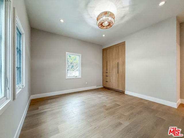 150 N Arnaz Drive, Beverly Hills CA: https://media.crmls.org/mediaz/6c62621c-85c7-4745-9d45-b5c8845f83ff.jpg