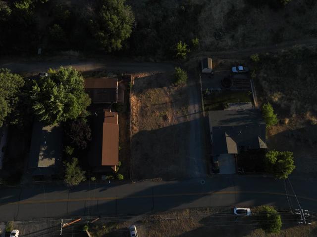 563 Shasta Avenue, Weed CA: https://media.crmls.org/mediaz/6c62ac92-40d0-4b64-b869-097ca1feff35.jpg