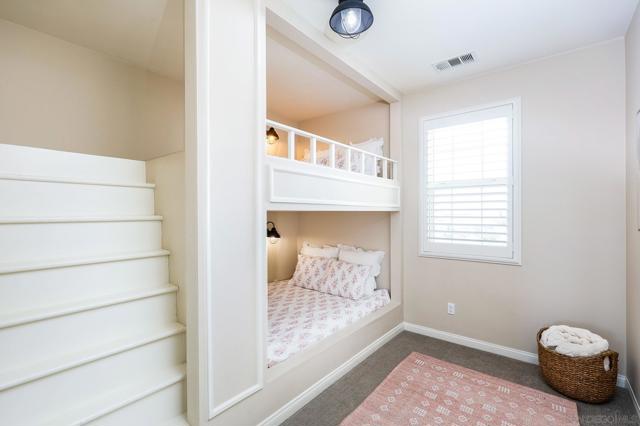 16291 Veridian Cir, San Diego CA: https://media.crmls.org/mediaz/6c634488-5457-4a5d-abb6-aa990f3b34ae.jpg