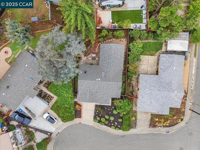 2326 Bramble Ct, Castro Valley CA: https://media.crmls.org/mediaz/6c6390a4-c69d-4f11-956e-233f9dd316ff.jpg