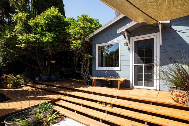 2336 Palo Verde Avenue, East Palo Alto CA: https://media.crmls.org/mediaz/6c63f4e7-e17f-41a2-954d-75616f6e3eb2.jpg