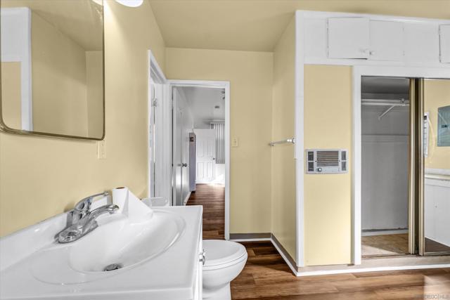 4927 Ellenwood Drive, Los Angeles CA: https://media.crmls.org/mediaz/6c64a0ac-78b4-46c6-beb1-2037b3f91ce8.jpg