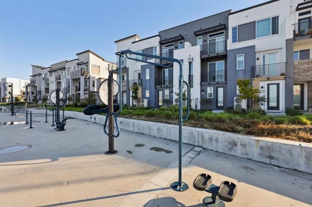 473 Sentinel Drive, Alameda CA: https://media.crmls.org/mediaz/6c658e02-d709-4977-b97c-f23397fc4d55.jpg