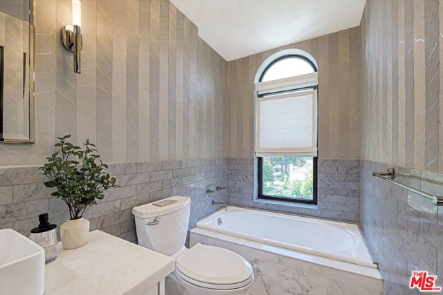 500 N Orlando Avenue, West Hollywood CA: https://media.crmls.org/mediaz/6c6611c7-41f3-476d-b6f6-2797f56060c9.jpg