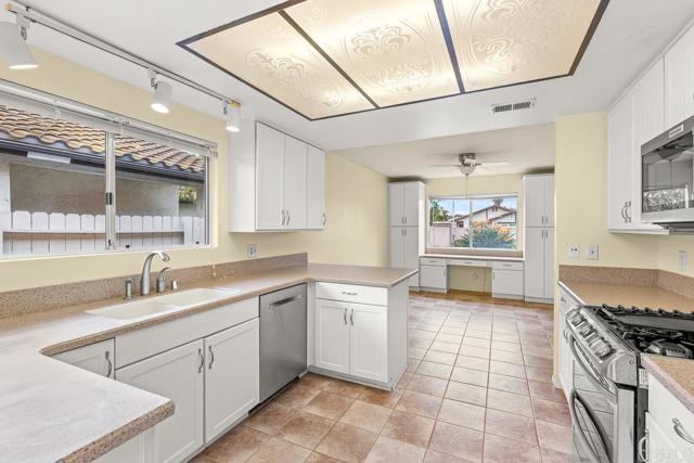 Detail Gallery Image 12 of 26 For 254 Saguaro Place, Oceanside,  CA 92057 - 3 Beds | 2 Baths