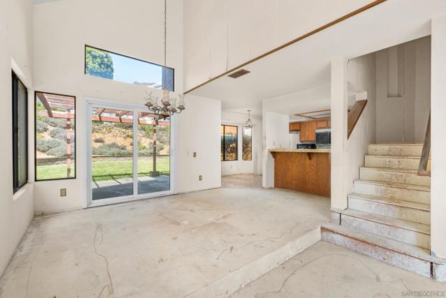 2818 Forest View Way, Carlsbad CA: https://media.crmls.org/mediaz/6c662269-5d88-4195-b3ba-85a9895d0d56.jpg