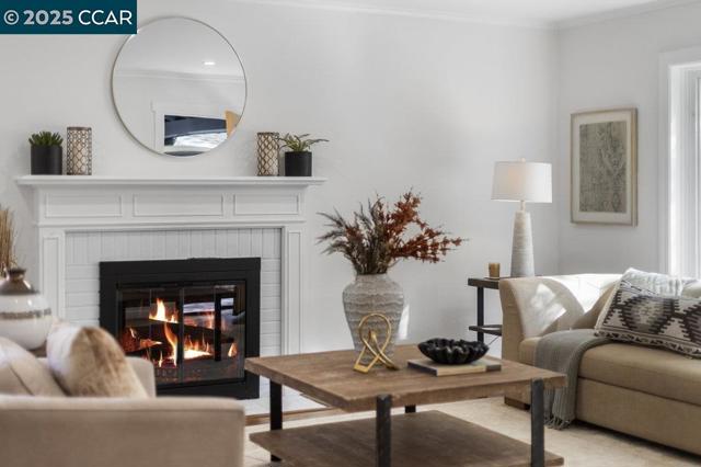 1806 Newell Ave, Walnut Creek CA: https://media.crmls.org/mediaz/6c66313a-96bc-416e-9db9-aee9ec1b00ab.jpg