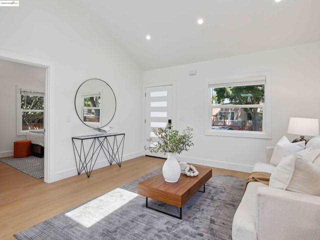 1612 Carleton St, Berkeley CA: https://media.crmls.org/mediaz/6c66328e-24c6-49bf-951d-f932f8a0c9e0.jpg