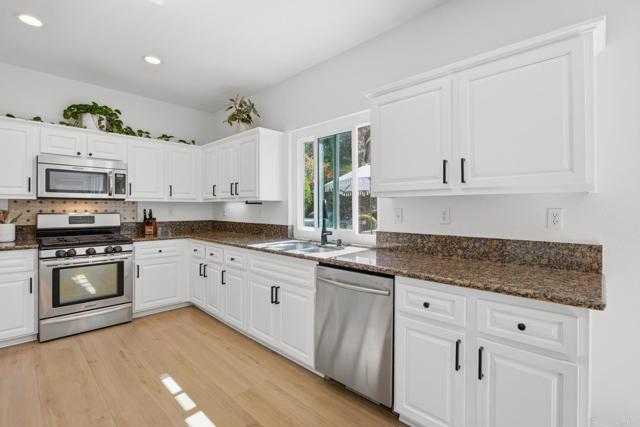 Detail Gallery Image 18 of 52 For 771 via Barquero, San Marcos,  CA 92069 - 3 Beds | 2/1 Baths