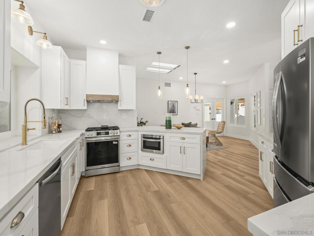 MLS #250043606SD image #16