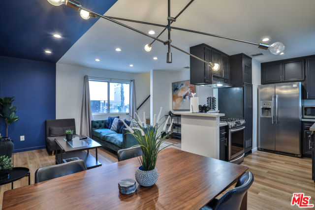1540 N Bronson Avenue, Los Angeles CA: https://media.crmls.org/mediaz/6c66df0c-12e8-4d18-8223-47c499132e4b.jpg