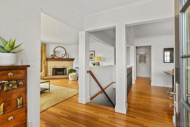 1250 Willow St, San Diego CA: https://media.crmls.org/mediaz/6c66ff85-3eb4-4985-bf88-eed9c6c81449.jpg