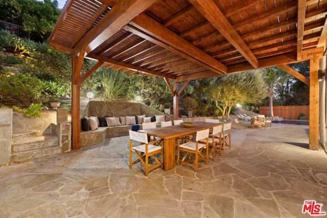 2716 Laurel Pass / Bypass, Los Angeles CA: https://media.crmls.org/mediaz/6c671517-b58e-46af-8eca-709236968a12.jpg